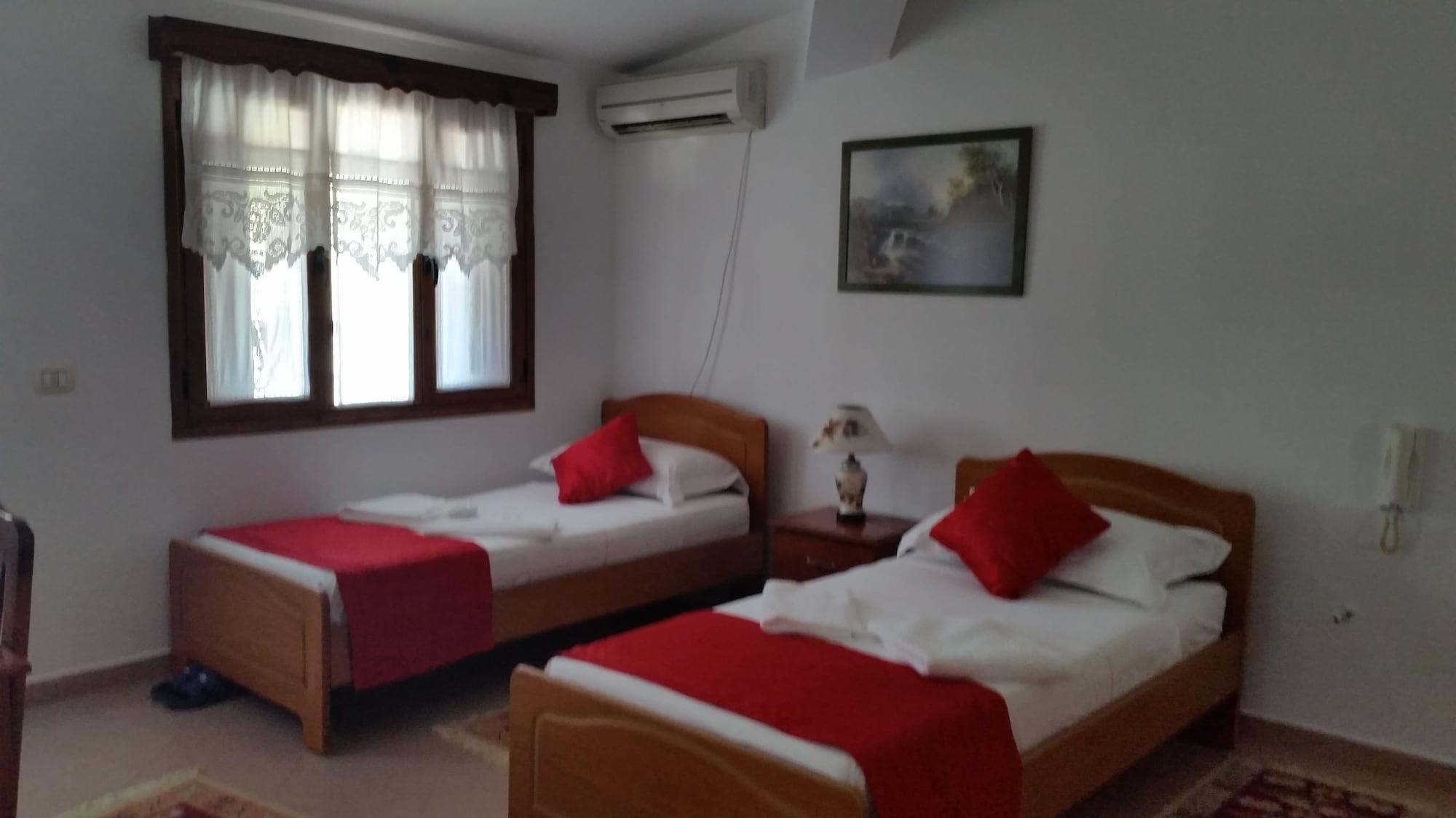 Hotel Berati Отель