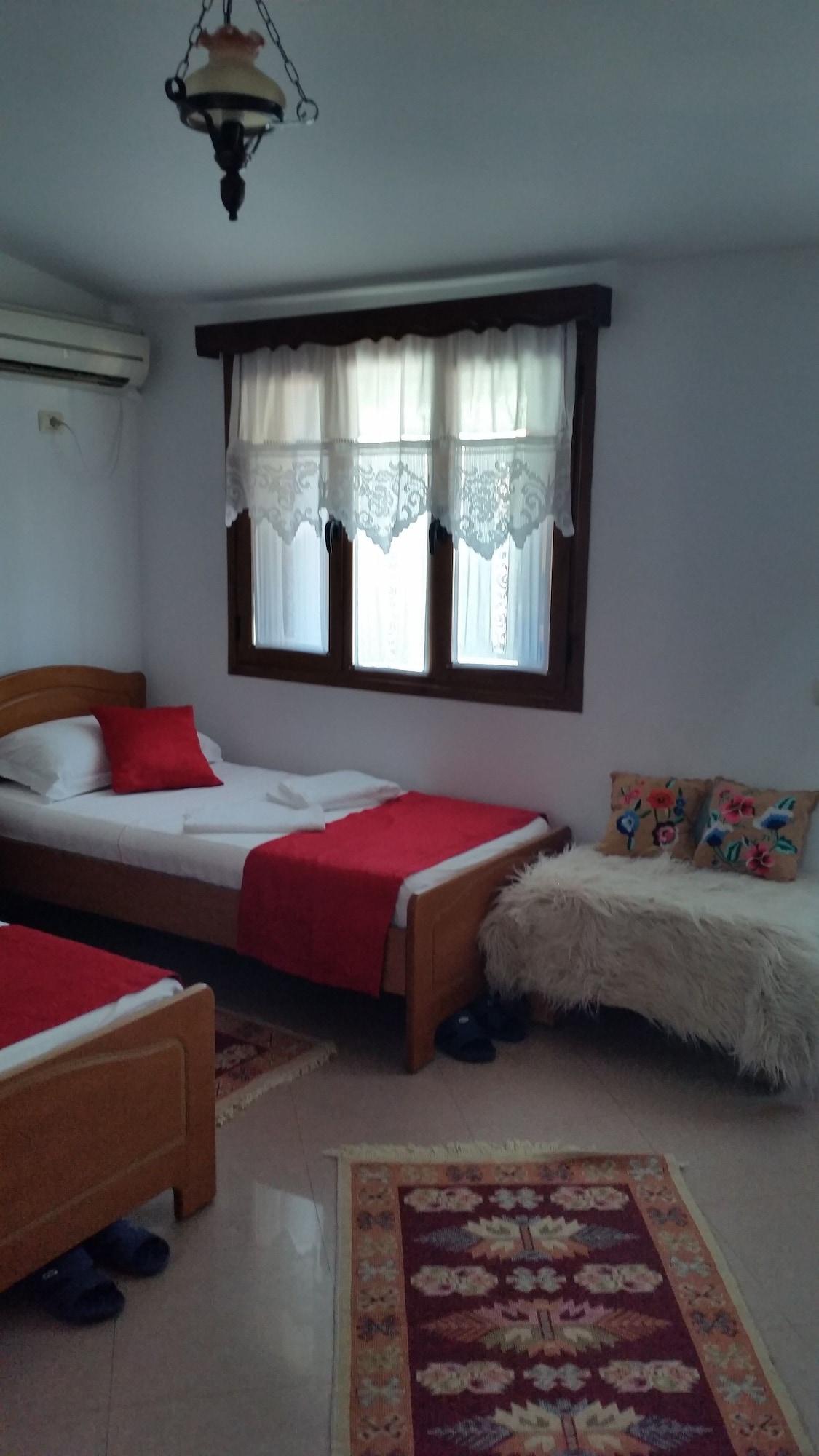 Hotel Berati 3* Берат