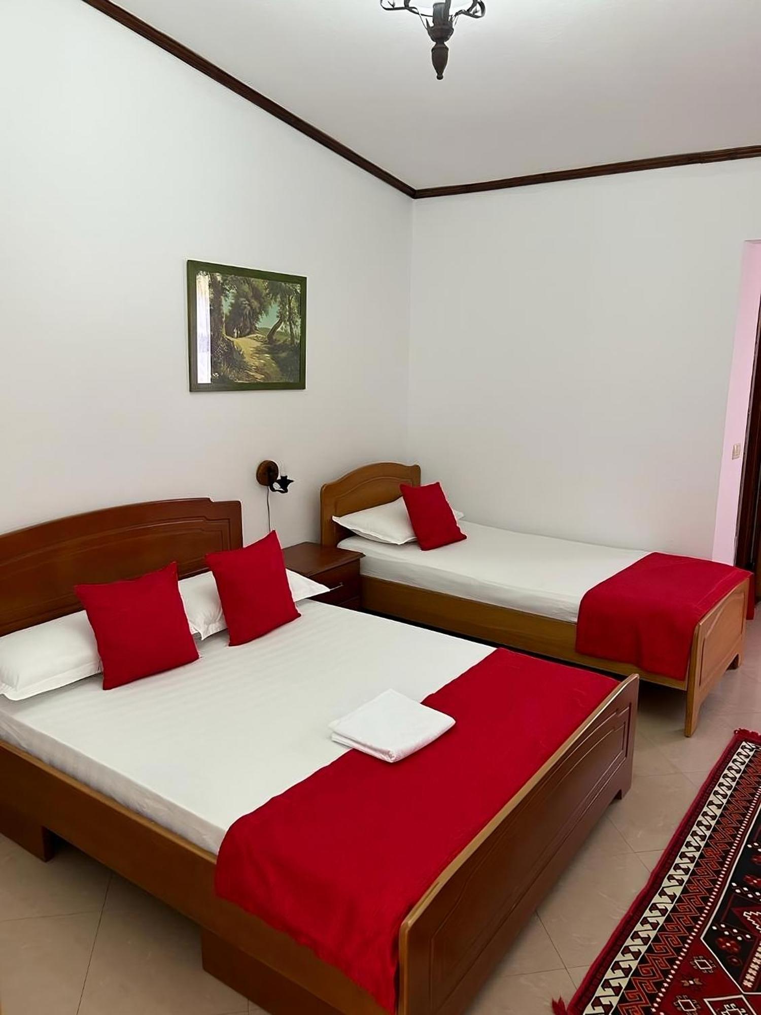 Hotel Berati Отель
